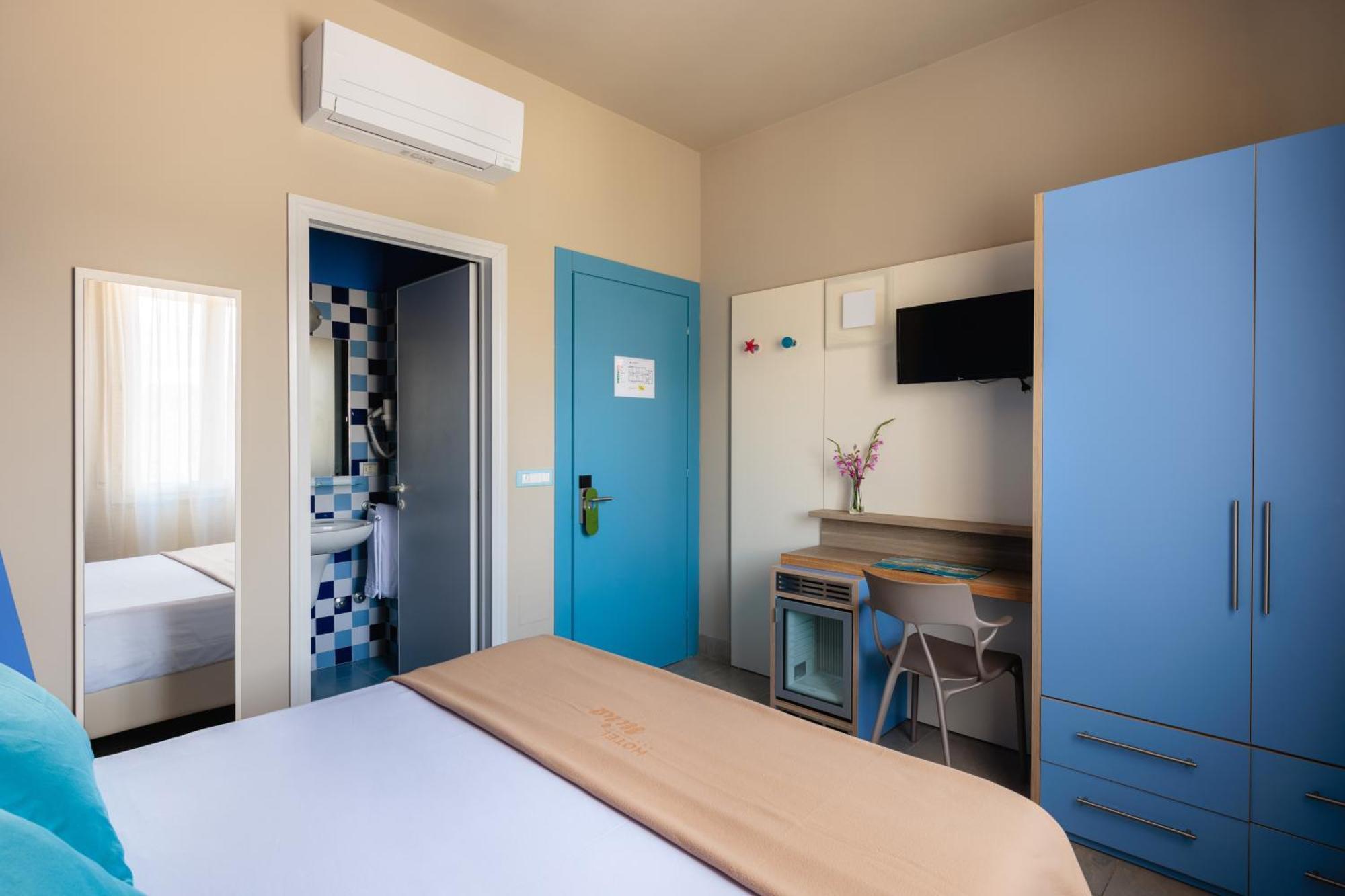 מרינה די ביבונה Hotel Nina מראה חיצוני תמונה
