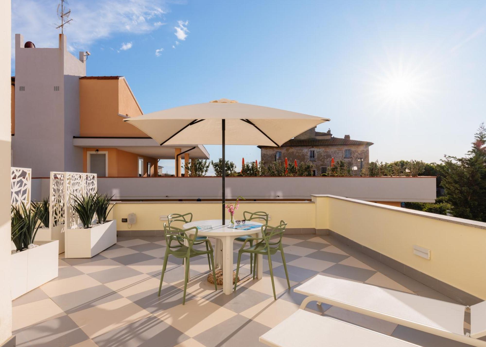 מרינה די ביבונה Hotel Nina מראה חיצוני תמונה