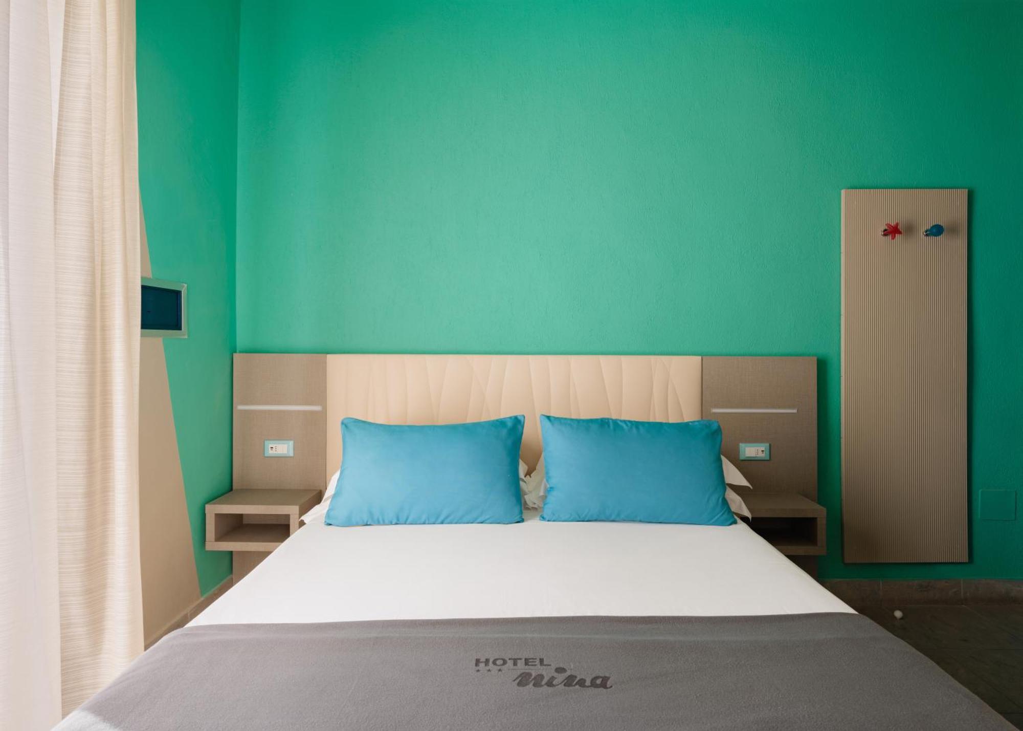 מרינה די ביבונה Hotel Nina מראה חיצוני תמונה