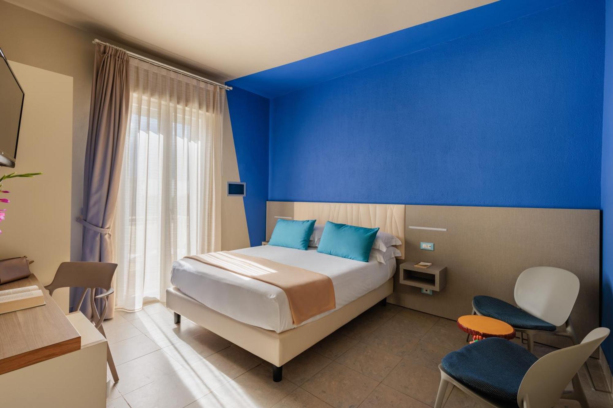 מרינה די ביבונה Hotel Nina מראה חיצוני תמונה