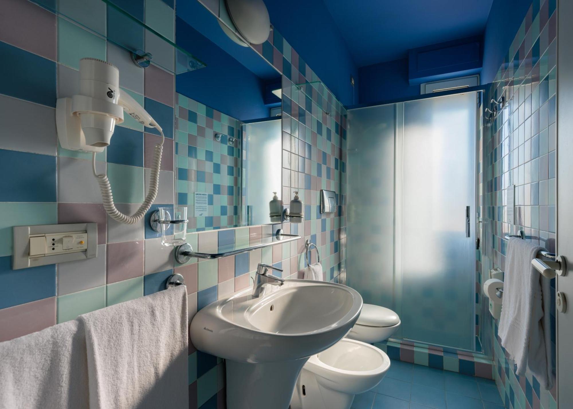 מרינה די ביבונה Hotel Nina מראה חיצוני תמונה
