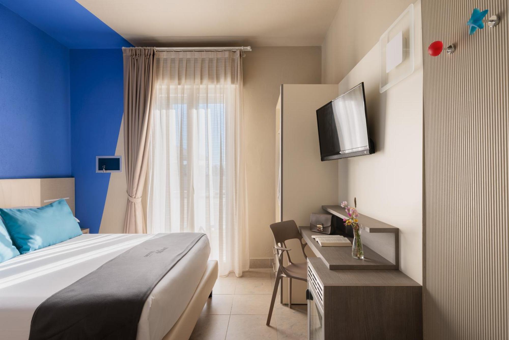 מרינה די ביבונה Hotel Nina מראה חיצוני תמונה